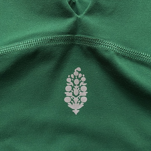 Never Better Crop Free People Movement Green V-neck Sports Bra Tank S - Picture 5 of 10